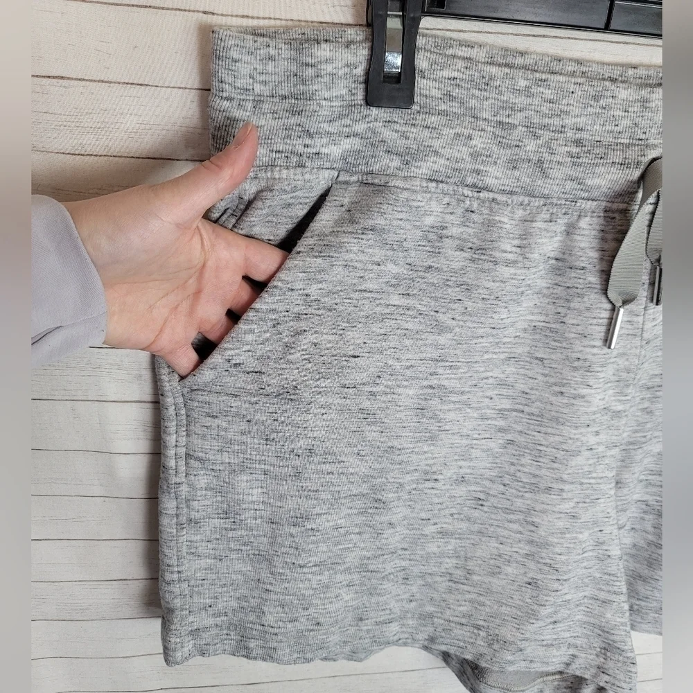Athleta Balance 4” Shortie in Heathered Gray, sz 1X